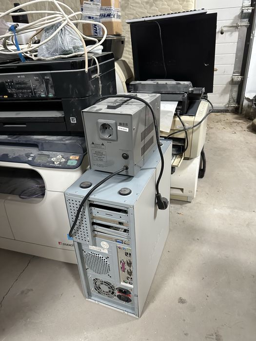 Продается Старые комьютеры, мониторы, упс, телефоны и принтеры