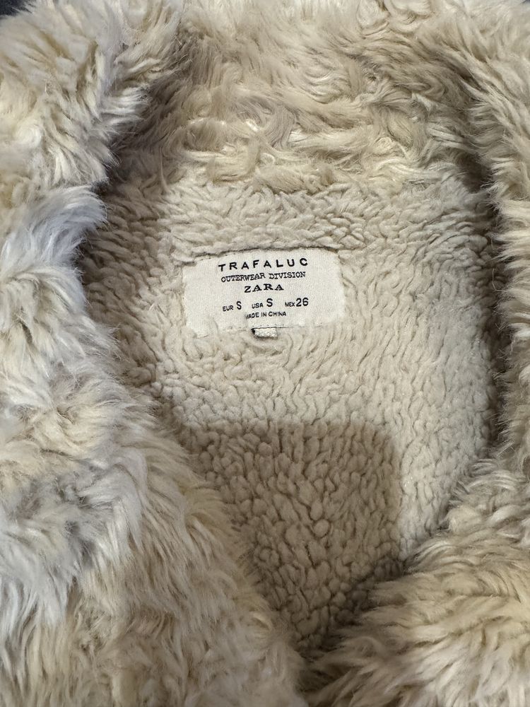 Късо палто Zara