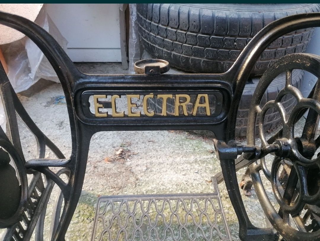 Mașina de cusut marca Wertheim Electra din 1921