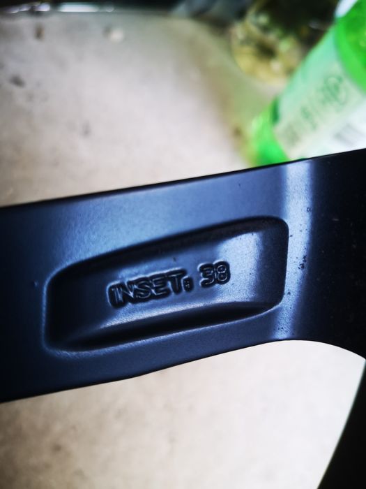 Mitsubishi 17 цола, 215/65/17