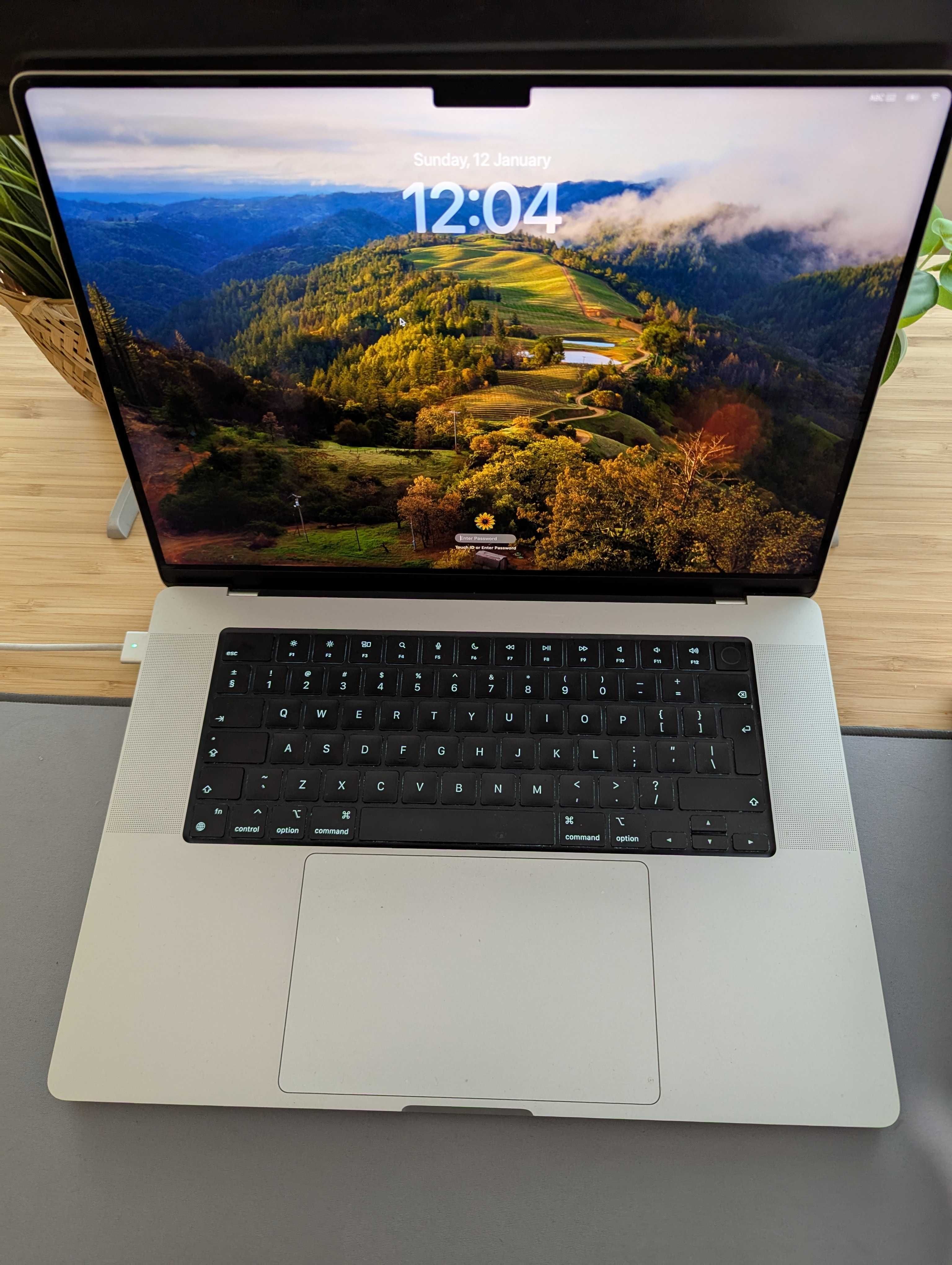 Macbook Pro 16 инча M1 pro