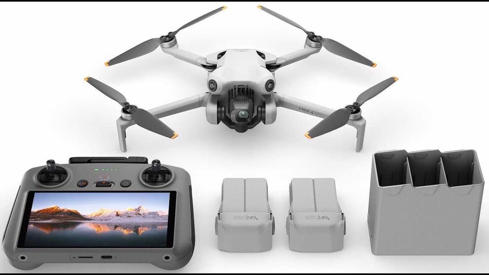 Дрон DJI Mini 4 Pro Fly More Combo Plus (DJI RC 2) белый