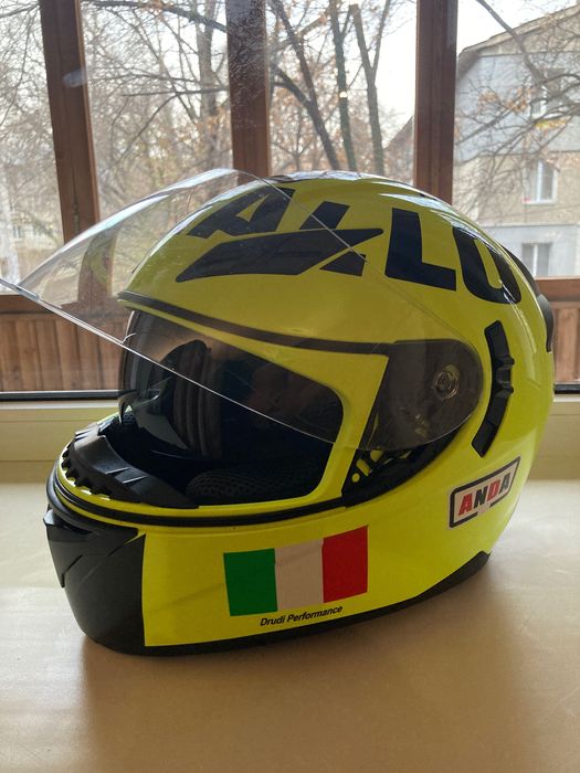 Шлем мотоциклетный , спортивный.