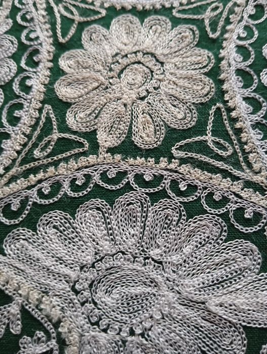 Покривка с бродерия