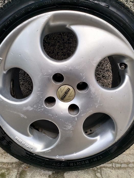 Джанти MOMO с летни гуми 15ки