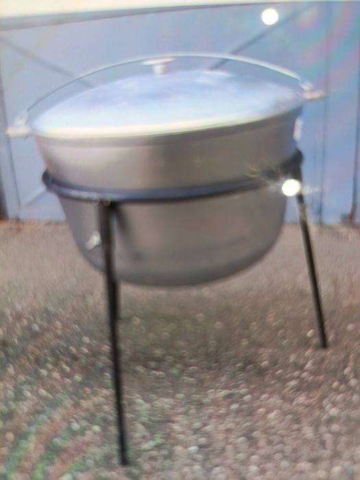 Vând ceaun cu capac din aluminiu nou de 40litri