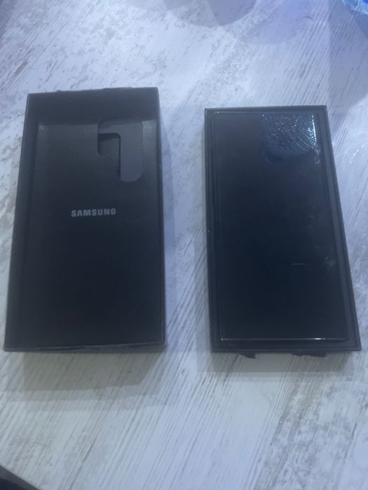 Vând Samsung s 23 ultra 512 spar