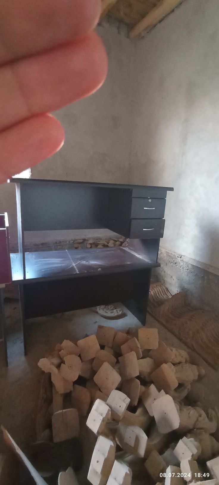 ofisniy  mebel  xolati yaxshi