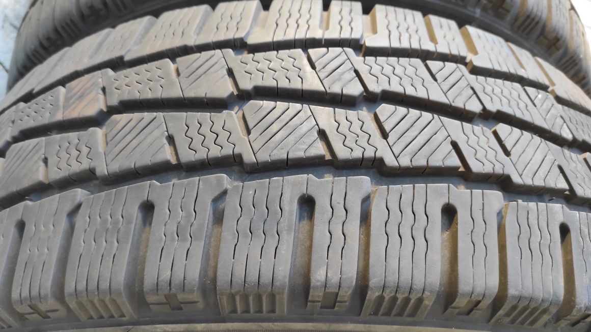 Зимни гуми Michelin 215/60/17 dot 2023
