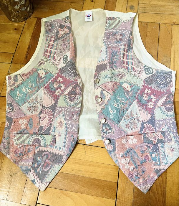 Vesta brodata noua model inedit, cu mătăsică