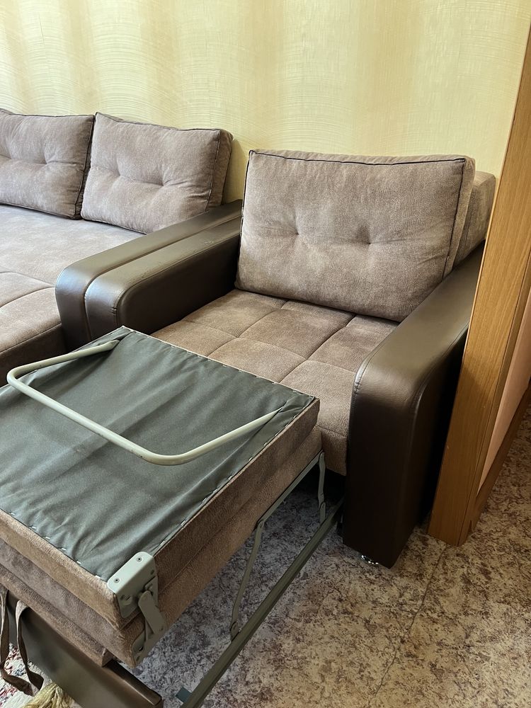 Продаю мягкий уголок (диван+кресло)