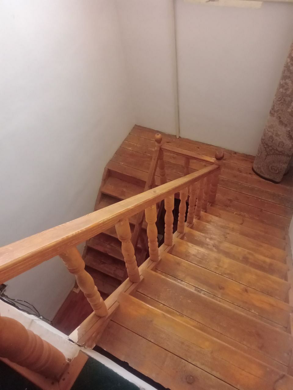 Zangiota tumani, 2 qavatliy, 6 sotixliy uchastka 150 000 dollar.