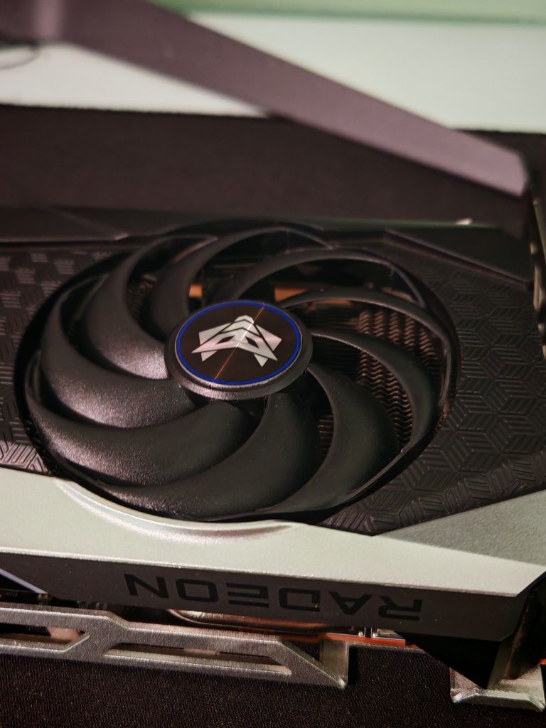 Placă video AMD Radeon RX 6600 XT – 8GB GDDR6 | Ca nouă