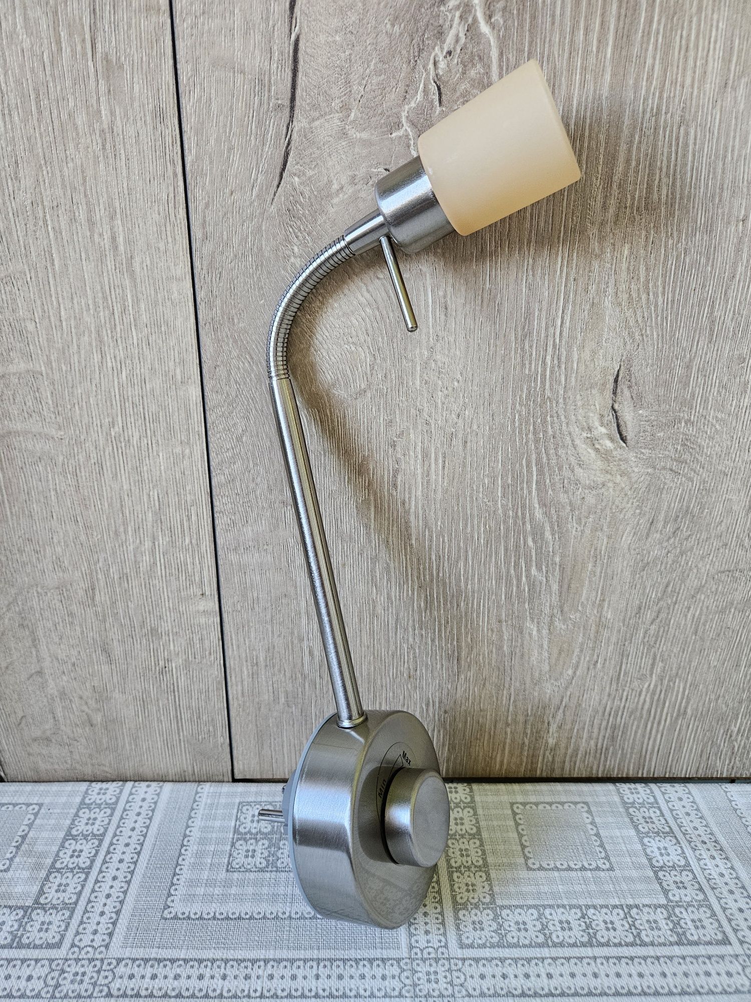 Lampă cu led ( lumină reglabilă)