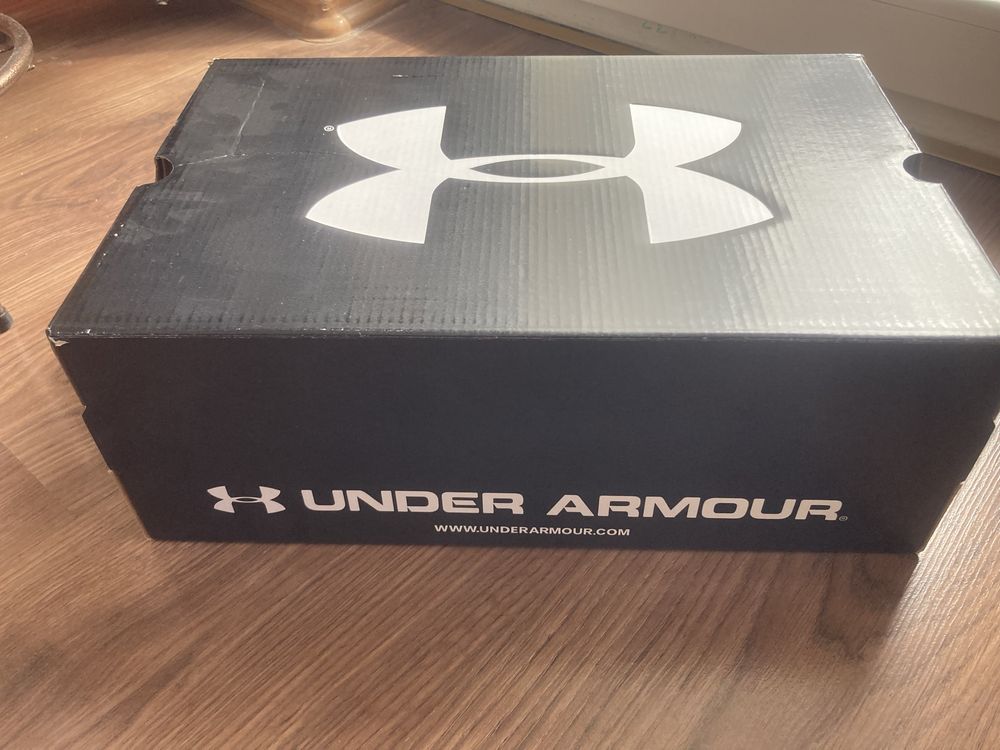 Оригинални  нови Under Armour маратонки