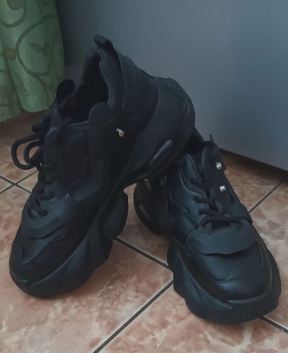 Adidași marimea 44