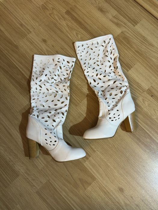 Cizme lungi, perforate