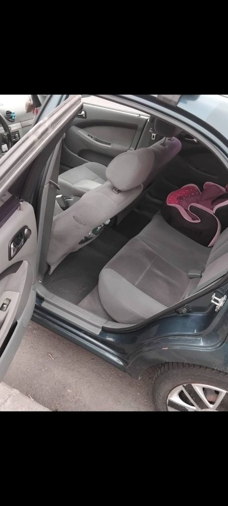Vând Chevrolet lacetti