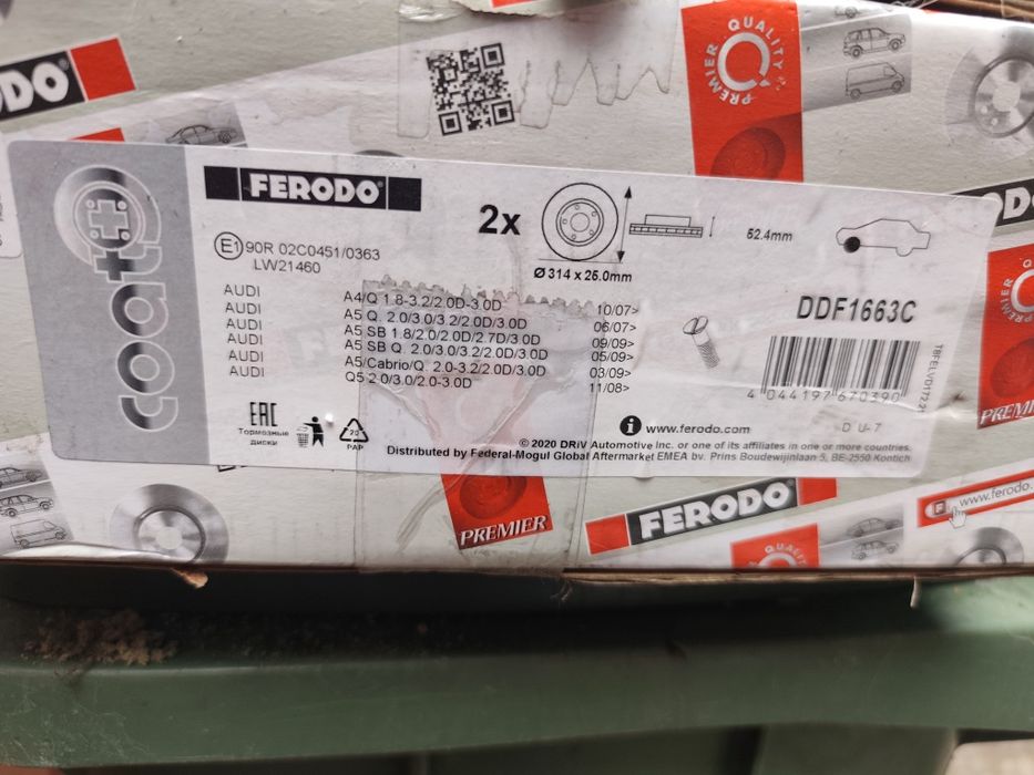 Vand discuri si plăcuțe față NOI Audi A4 B8