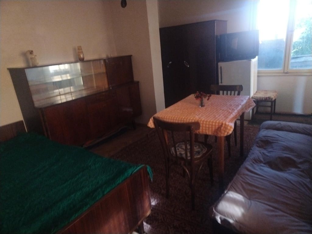 Давам под наем обзаведена малка къща кв.Абтитус 
Водна централа, ул Др