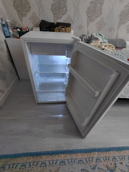 Продам холодильник офисный