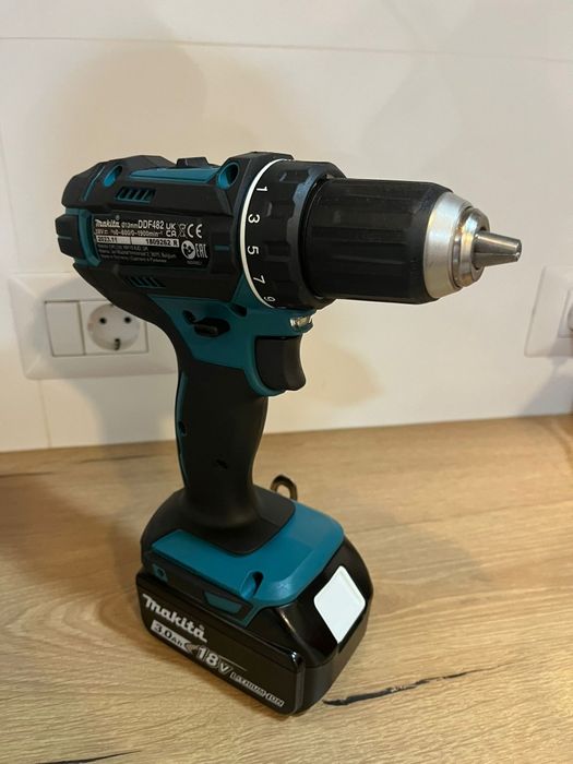 Autofiletanta Bormasina Makita DDF482 și bormasina brushless DHP484