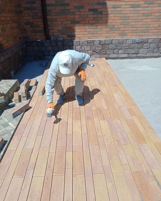 Укладка брусчатки тротуарной плитки