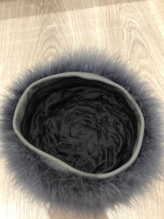 Ефектни шапки щраусови пера