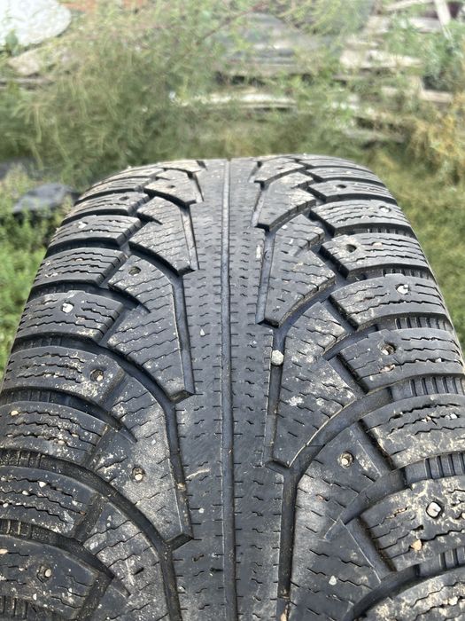 Комплект зимних шин Nokian 285/60 R18