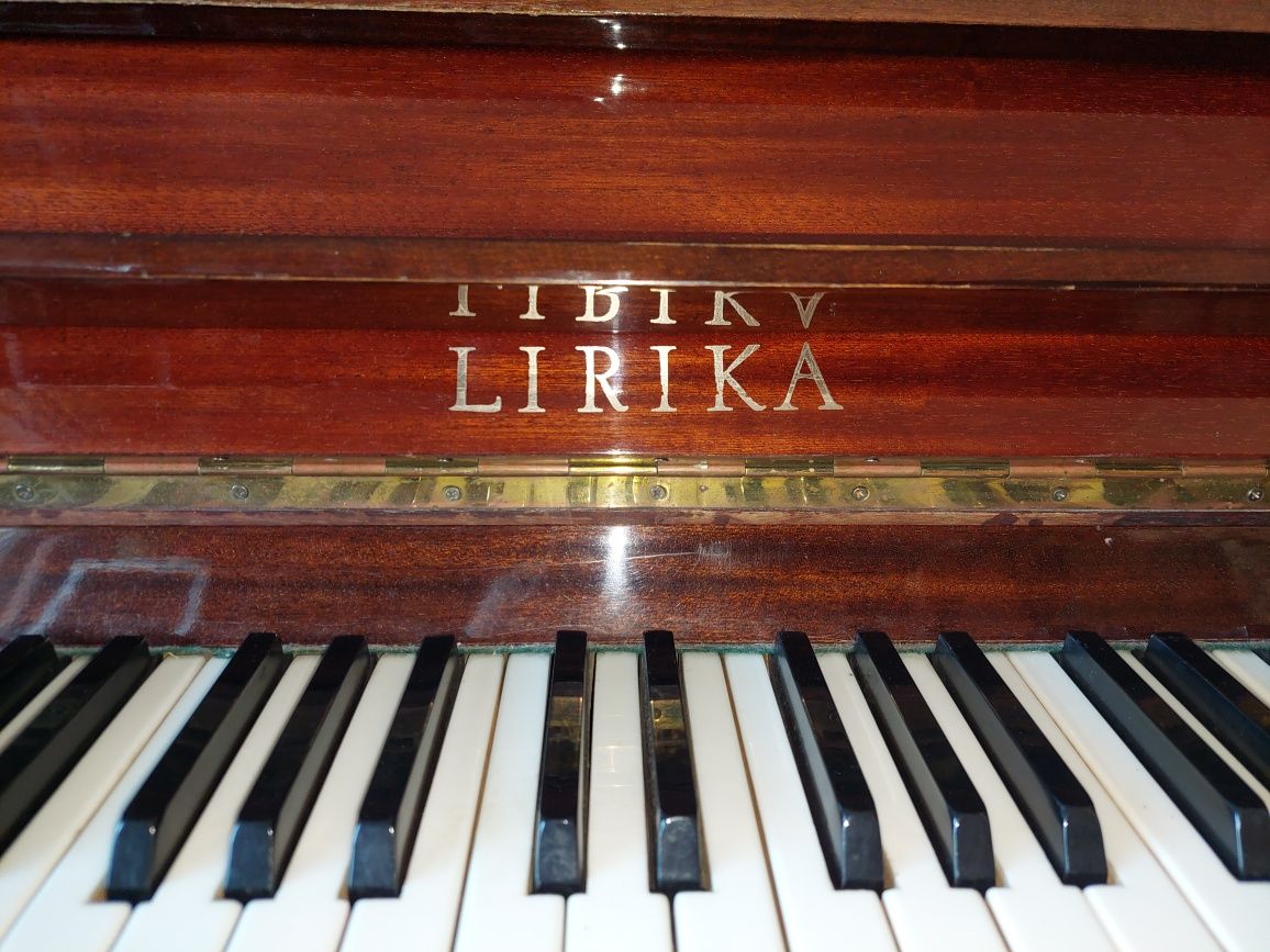 Акустично руско пиано "Lirika"