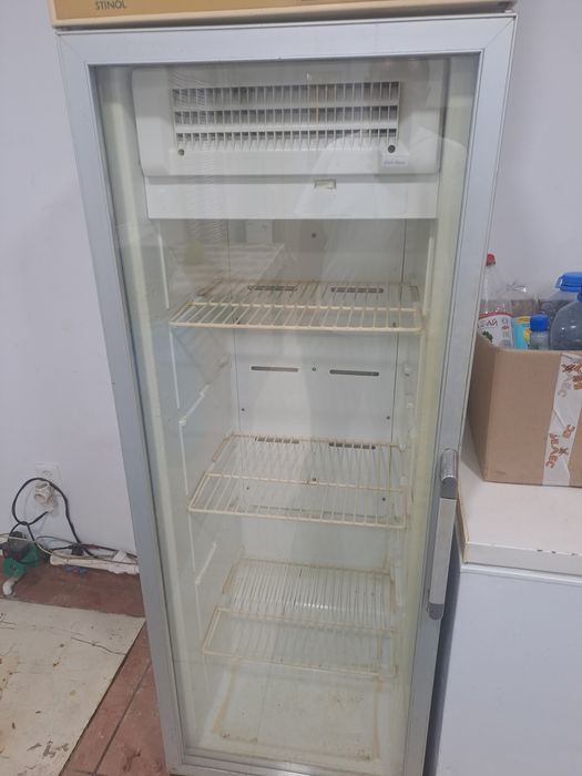 Продам витринный холодильник