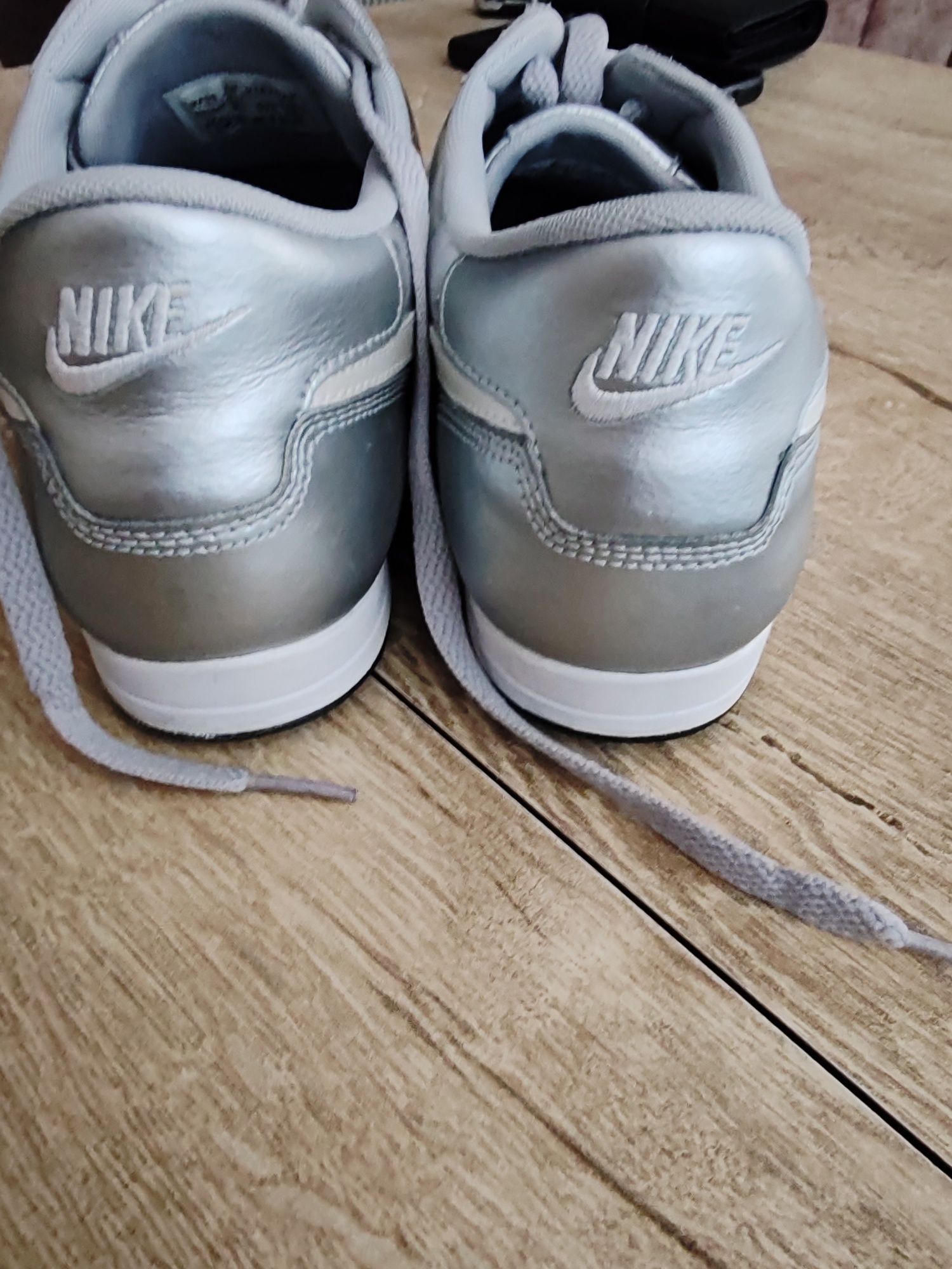 Nike  - еко кожа