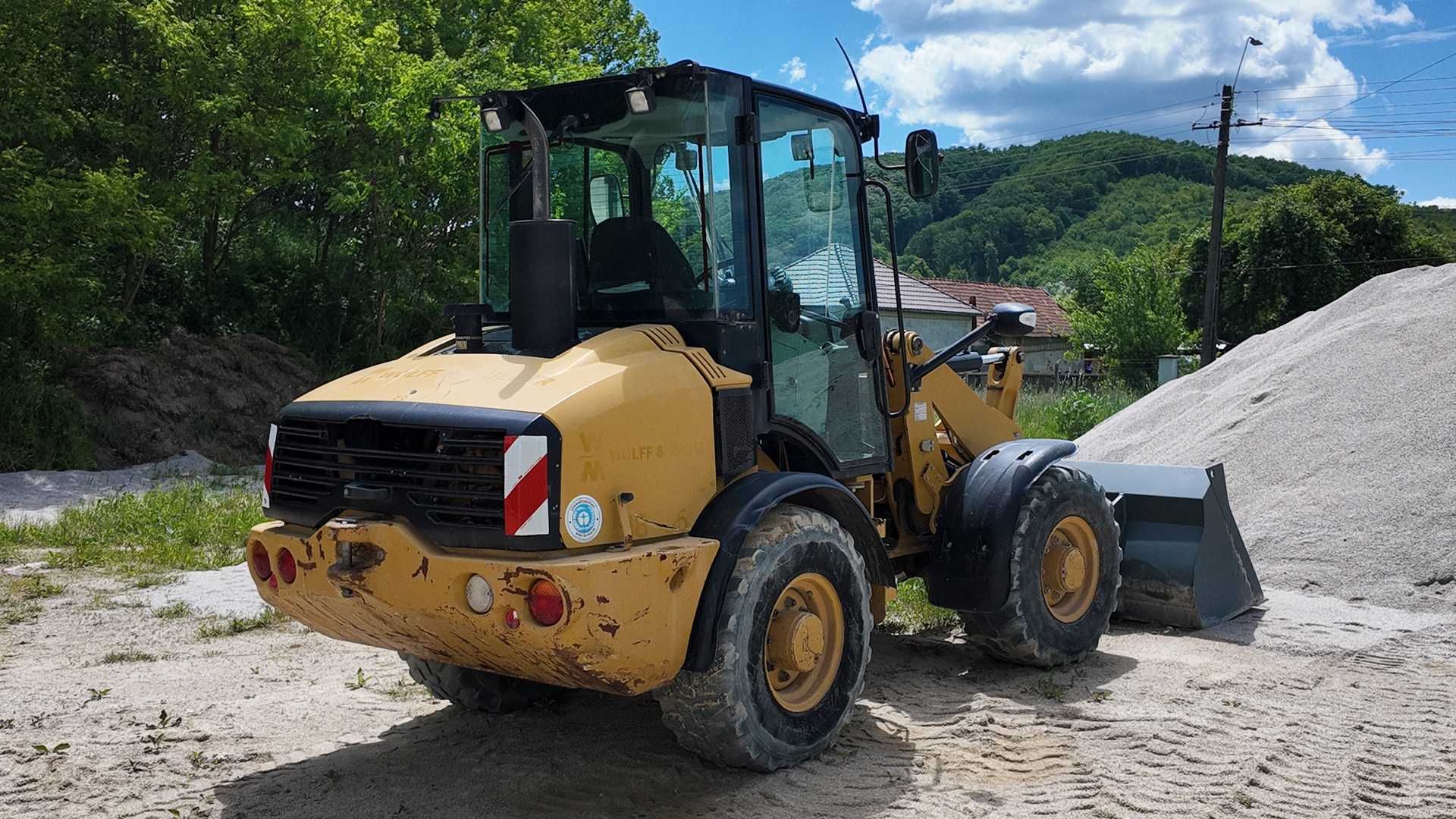 Caterpillar 907H2 - Incarcator frontal pe cauciucuri