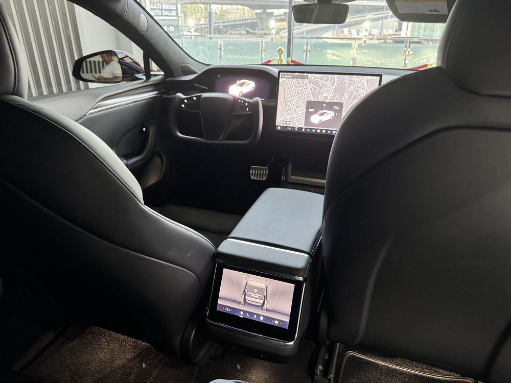 Tesla S. Plaid 2021