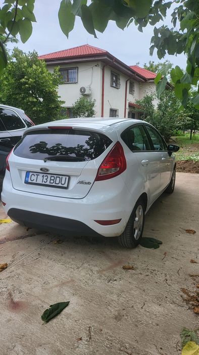 Vând Ford fiesta