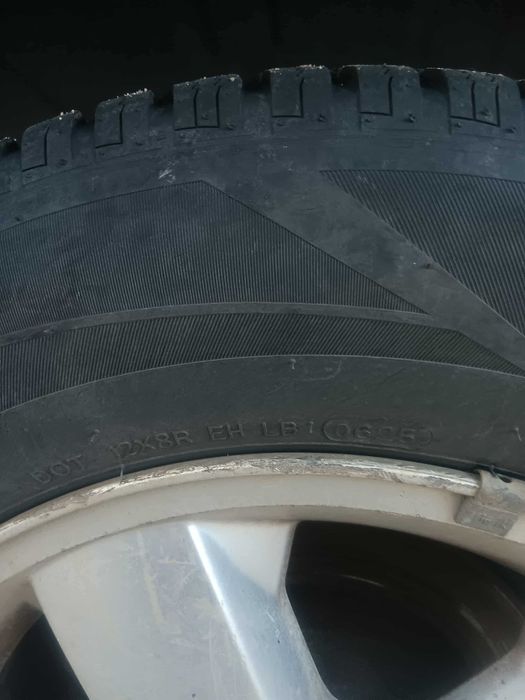 Гуми 235/65/17 всесезонни, 4 броя