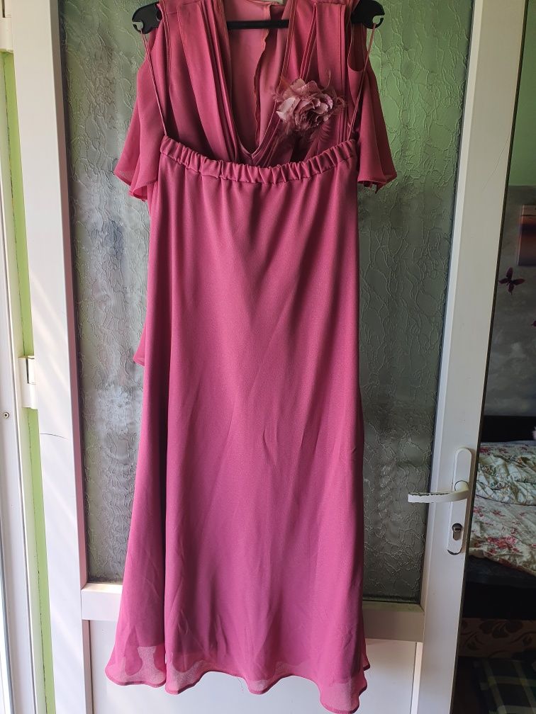 Vând costumas 3 piese și rochie