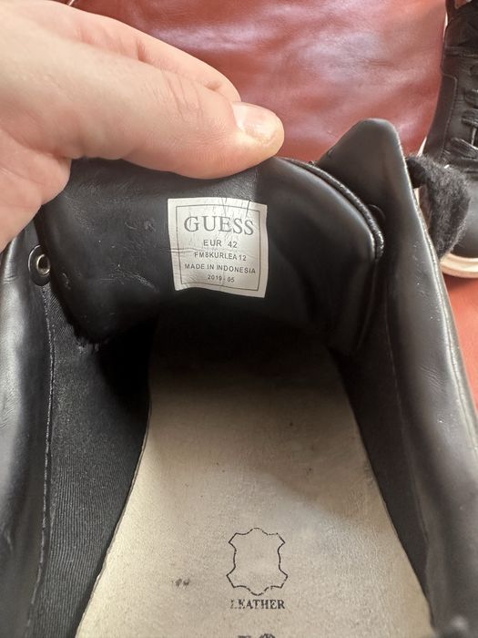 Adidasi Guess, piele naturala, marimea 42, purtati de cateva ori.