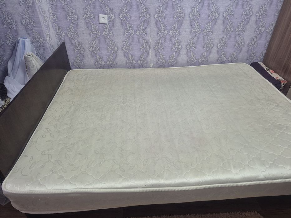 Кровать в хорошем состоянии