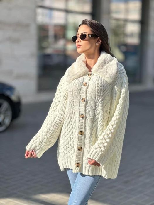 Жилетка бяла и черна