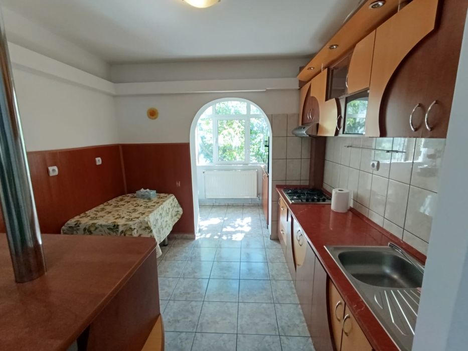 Închiriez apartament cu 3 camere CUG