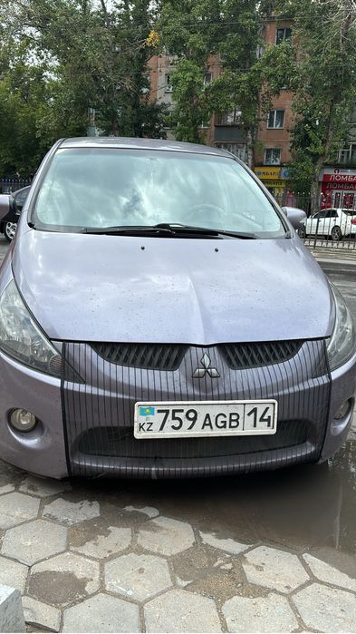 Mitsubishi Grandis 2004 год