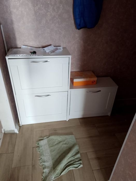 Прихожная тумбочка