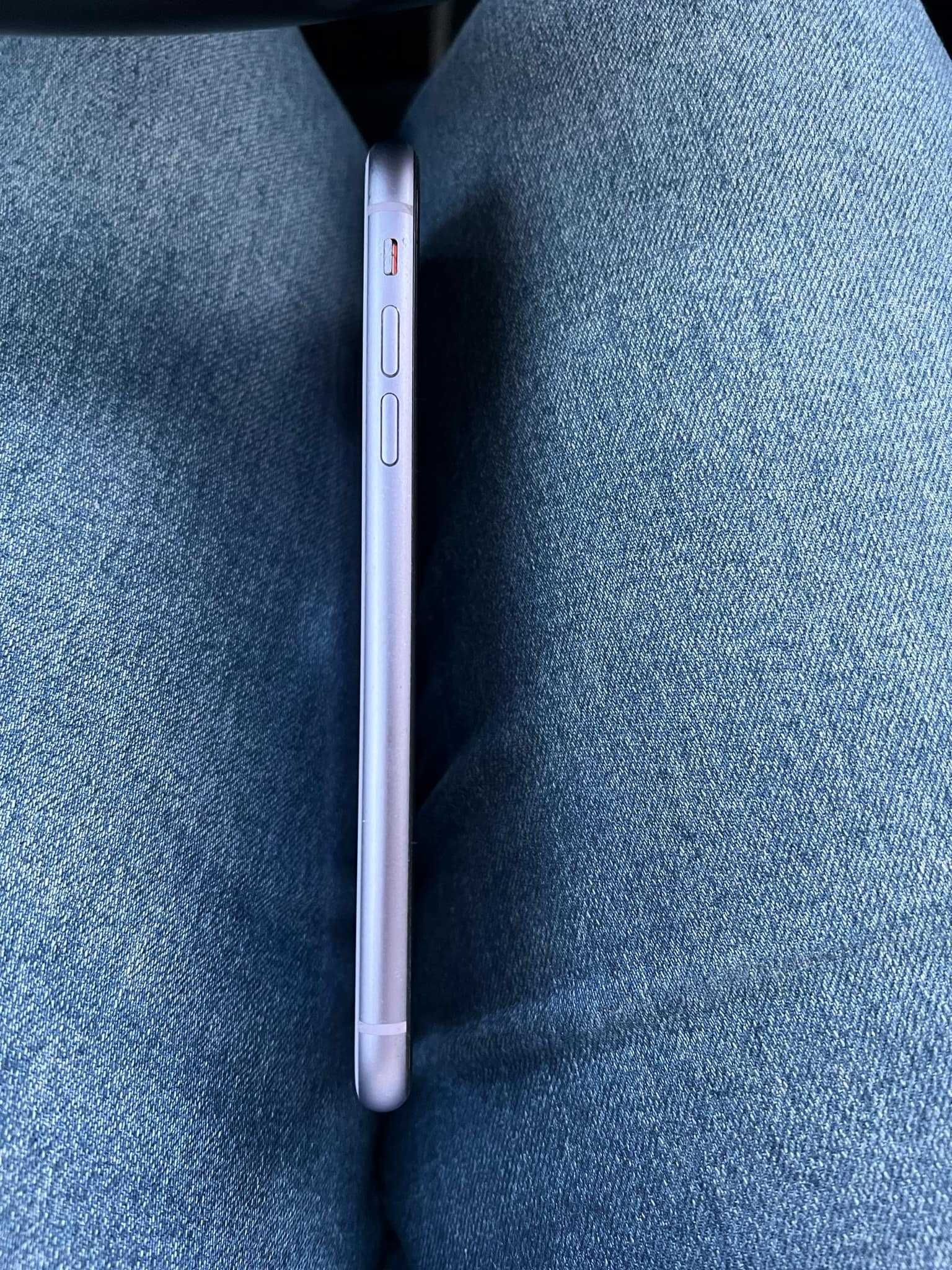 Iphone 11 64 GB - 75 % батерия