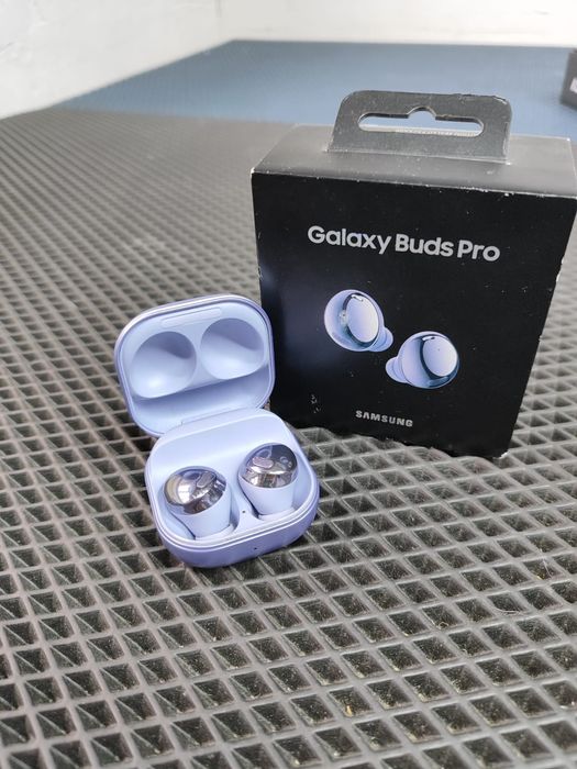 SAMSUNG GALAXY BUDS PRO  в отличном состоянии.