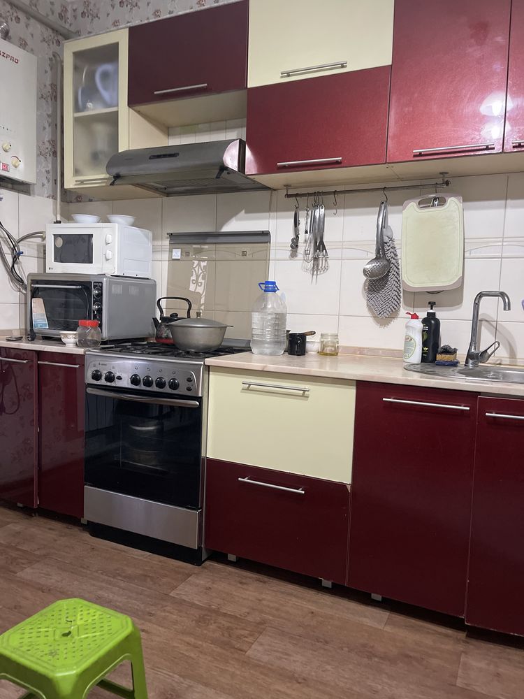 Продам кухонную стенку, состояние среднее