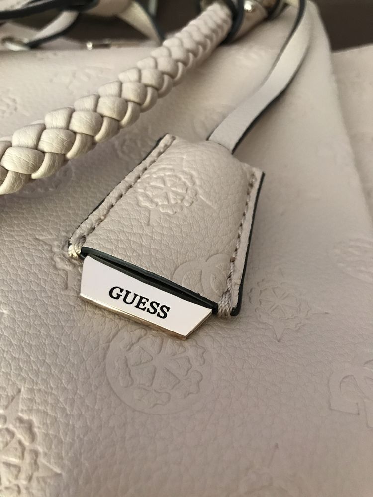 Чанта”Guess”