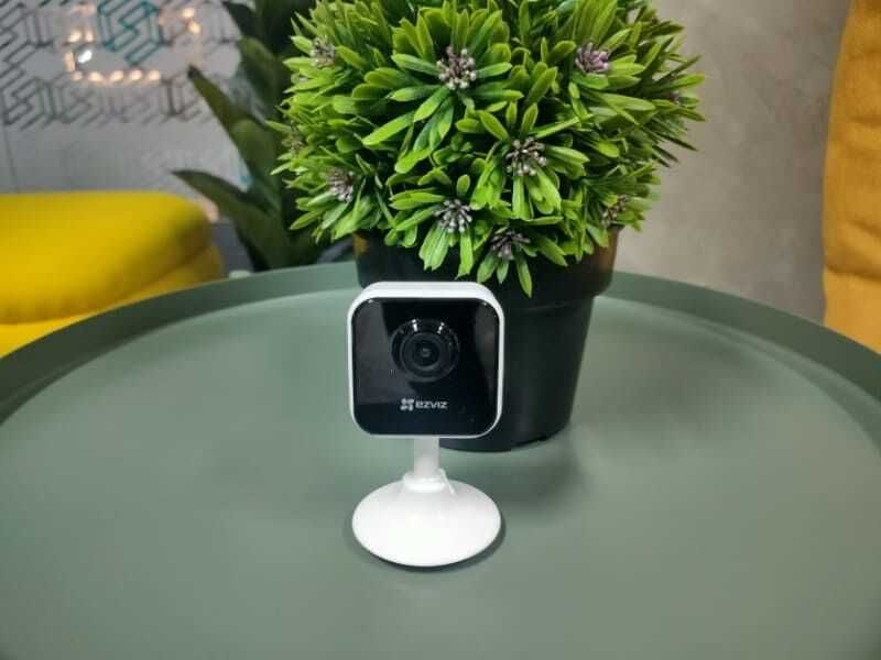 IP камера EZVIZ с WiFi и записью на карту памяти