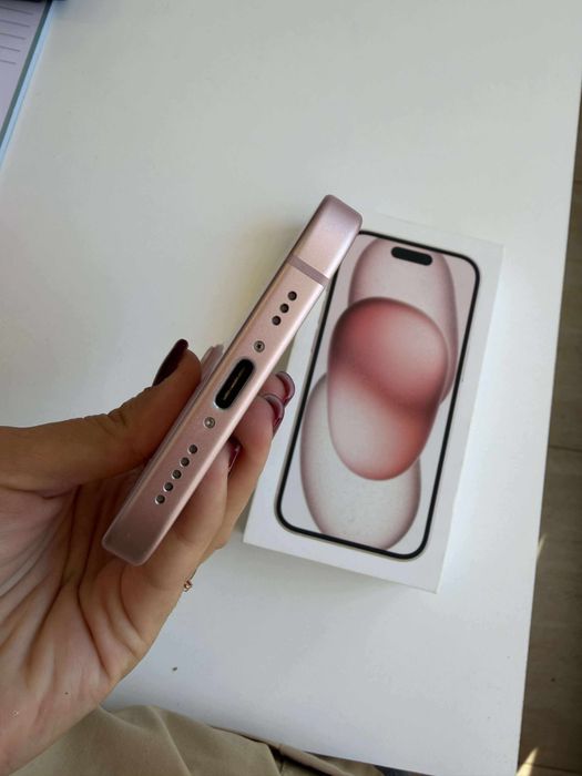 Telefon Iphone 15 Roz ca nou 93% sanatate baterie
