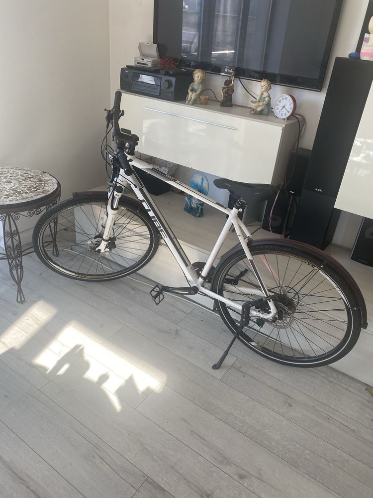 Bicicleta Cube foarte putin folosita